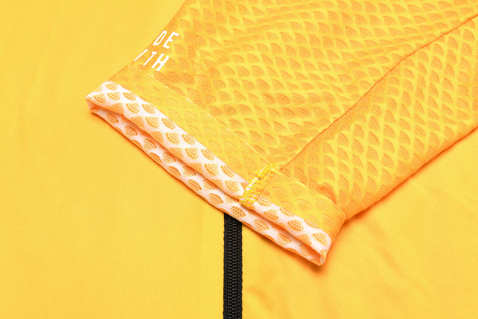 Seamless sleeve hem